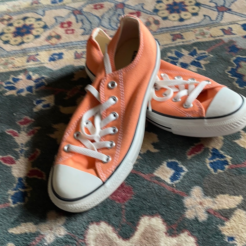 Womens light orange Converse tennis shoes size 8